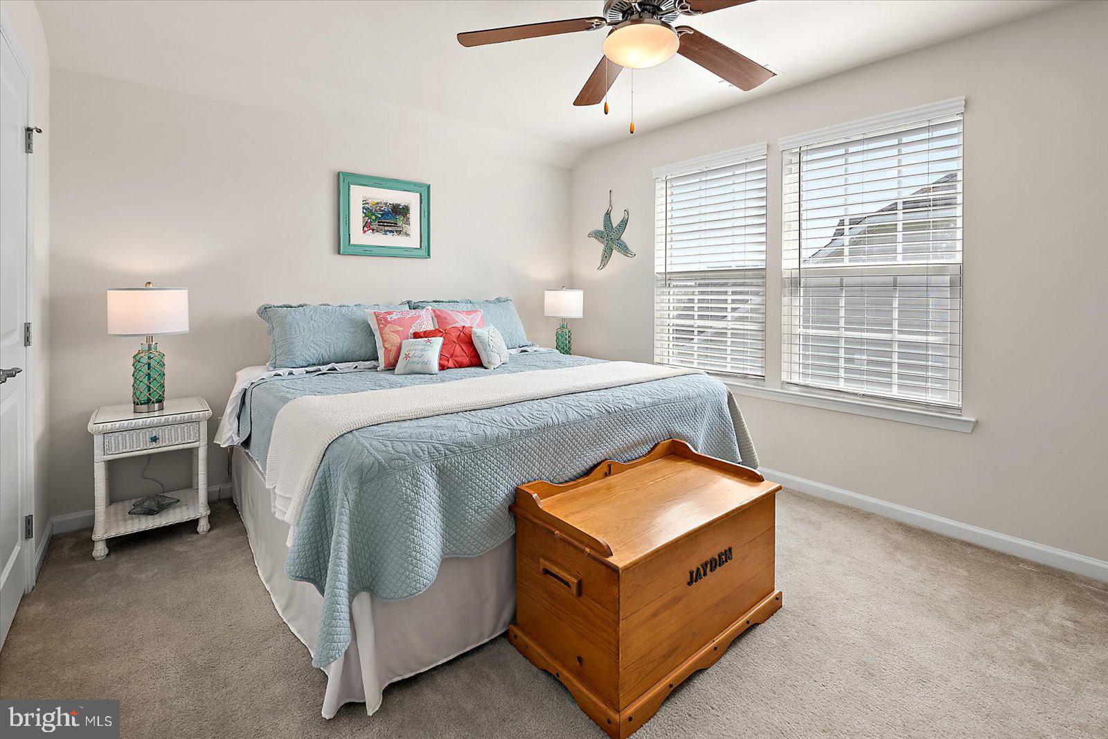 PELICAN POINT - Residential