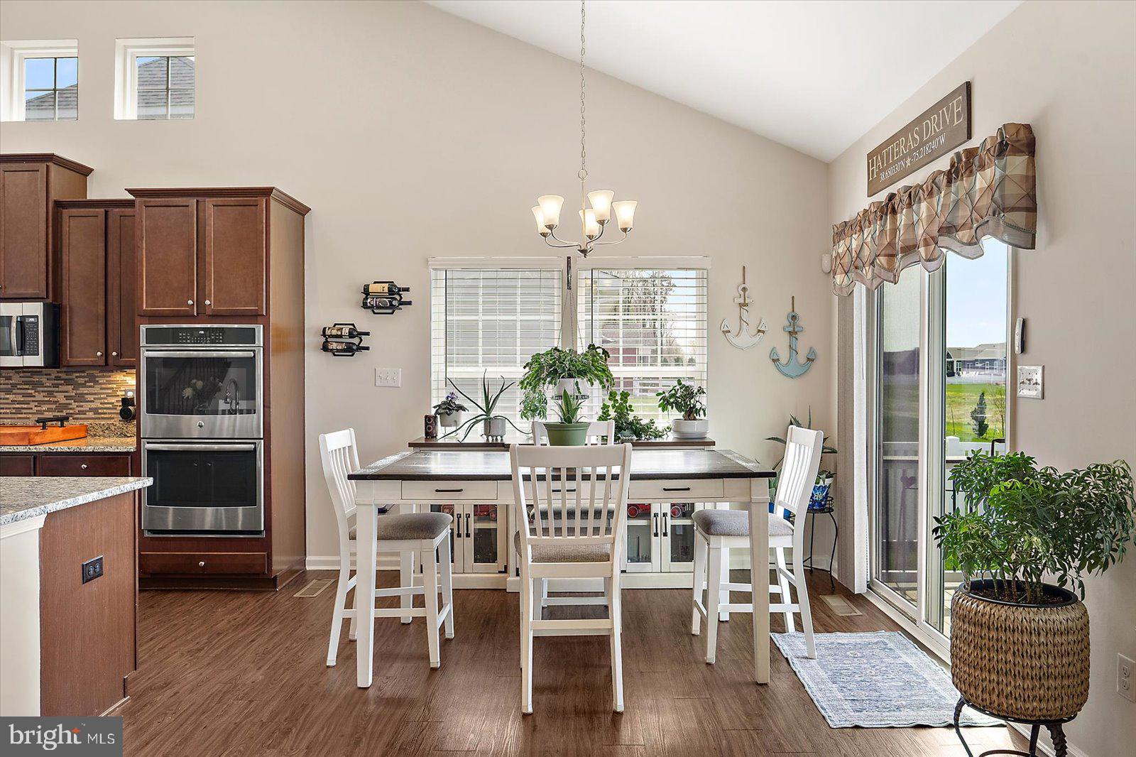 PELICAN POINT - Residential