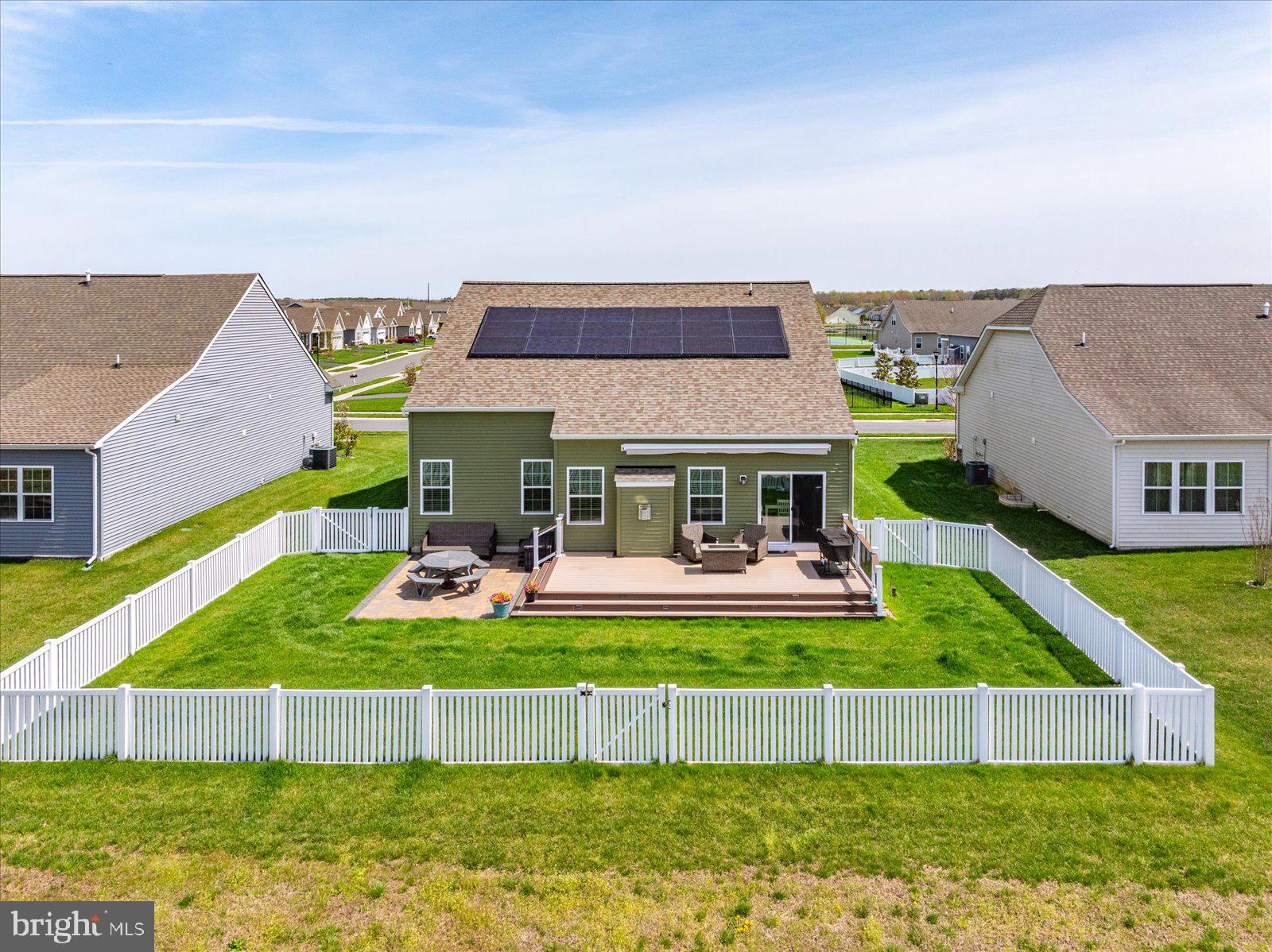 PELICAN POINT - Residential