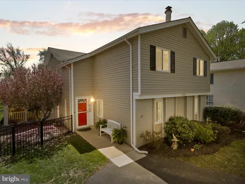 406 Hummer Court, Sterling, VA MLS: VALO2092092