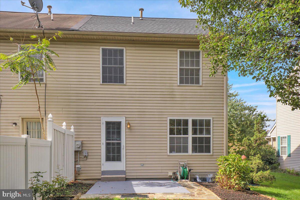 1553 QUEEN LANE