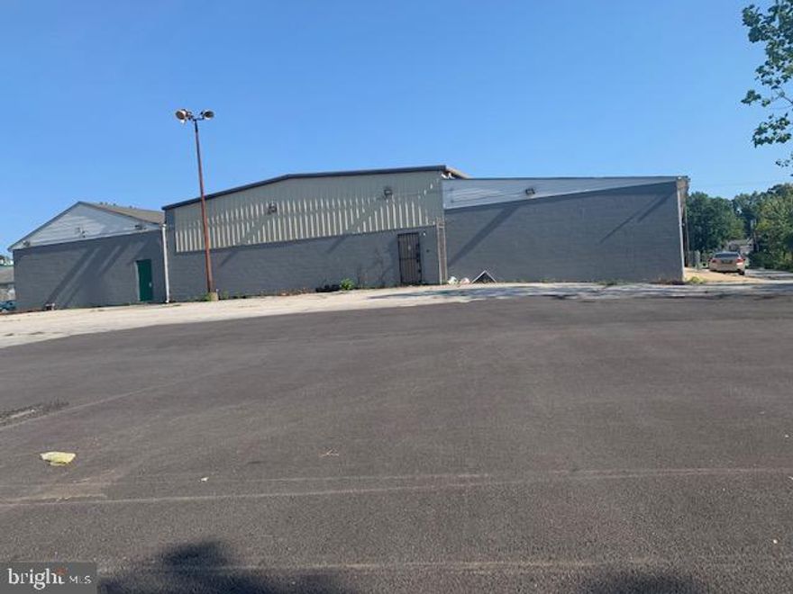Ideal for warehouse and   storage .