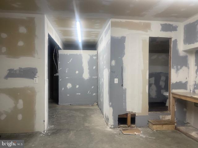 ROSEDALE - Commercial Lease