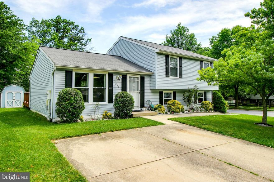 FANTASTIC SPLIT LEVEL HOME IN SUPERB CONDITION*MAIN LEVEL OFFERS A RENOVATED OPEN CONCEPT LIVING AREA, LARGE KITCHEN W/ SILSESTONE COUNTERS,NEW ENERGY STAR APPLIANCS*LOWER LVL W/REC RM,4TH BR & FULL BATH*2ND LOWER LVL W/LAUNDRY RM & STORAGE RM*NEW HVAC '14*NEW WINDOWS '12*NEW DECK W/RAMP '12*LARGE BACK YARD W/2 SHEDS*WHOLE HOUSE GENERATOR*CLOSE TO RT.100,95,29*JUST MINUTES TO FT.MEADE,NSA,BWI,BALT