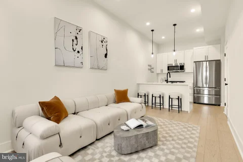 MLS: DCDC2286020