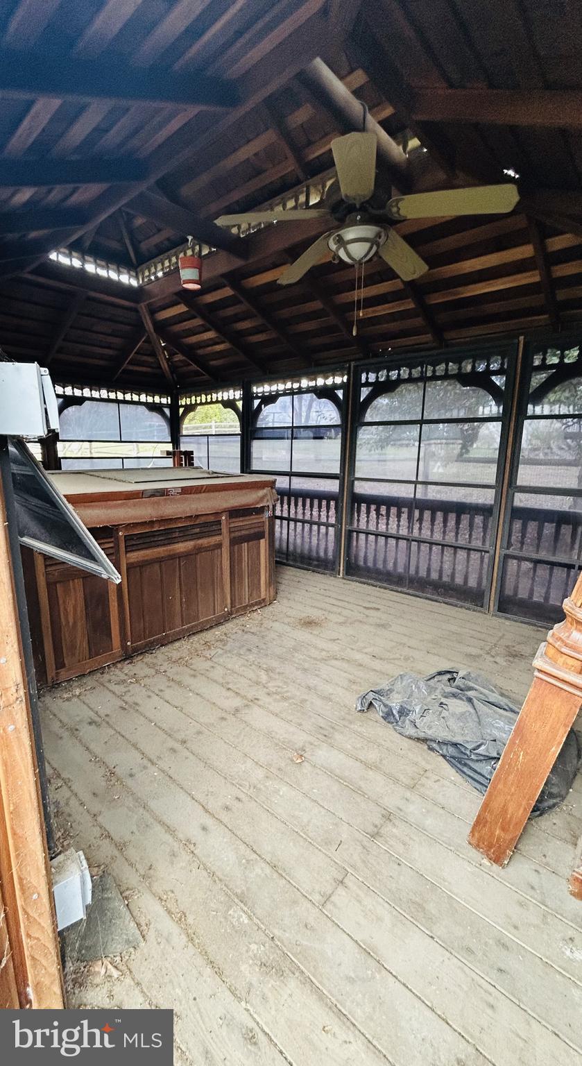 HILLCREST FARMS - Residential