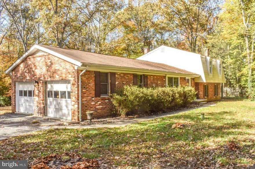 PCS orders? Relocating? Looking for more space without sacrificing your commute?

This one checks ALL the boxes 👇

✔️ 4 Bedrooms | 2.5 Bathrooms
✔️ Large private lot (room to unwind after long shifts)
✔️ Living room + separate rec room (perfect for downtime or guests)
✔️ 2-car garage (storage for gear, vehicles & more)

📍 Strategic Location:

Easy commute to Joint Base Andrews
Accessible to Naval Air Station Patuxent River
Straightforward drive into Washington, D.C.