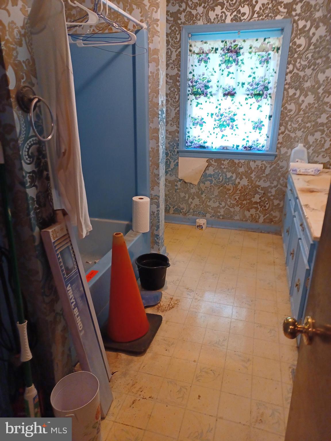 HALFWAY - Residential