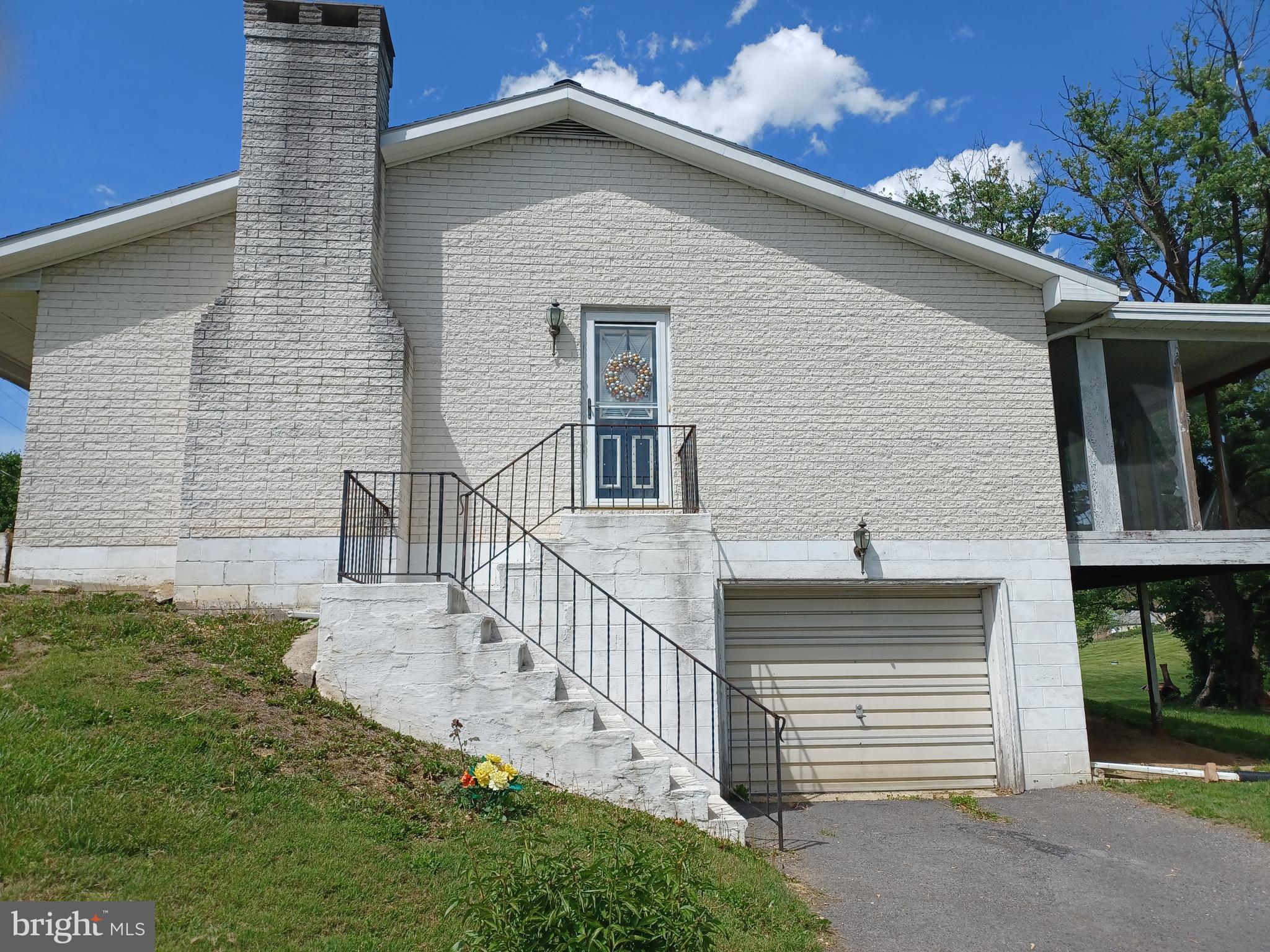 HALFWAY - Residential