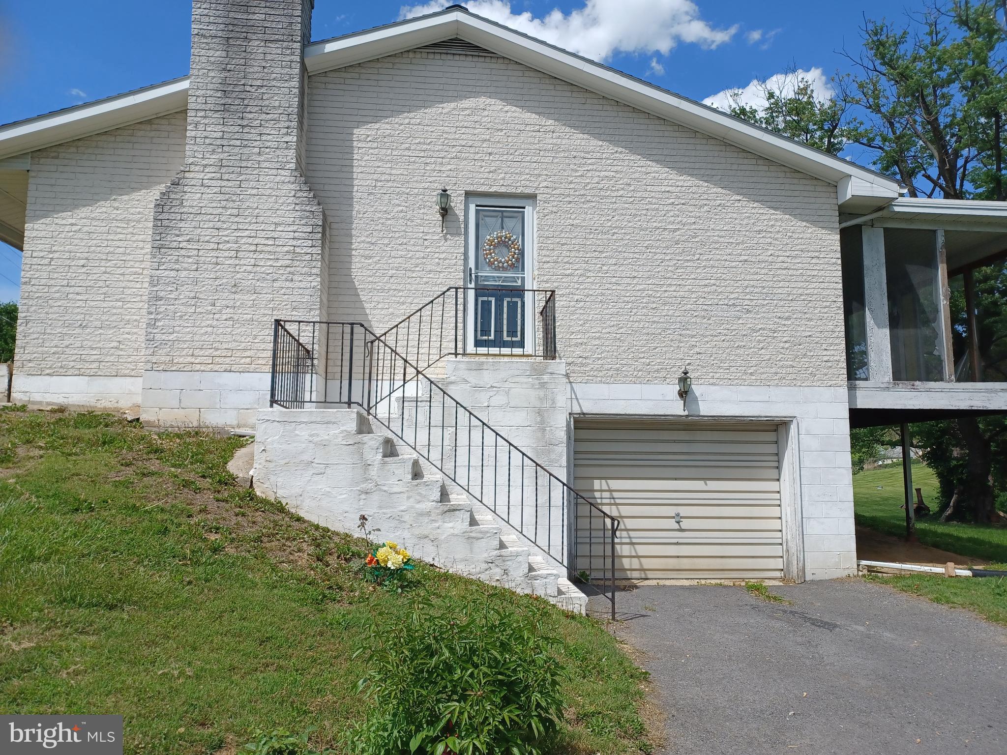 HALFWAY - Residential