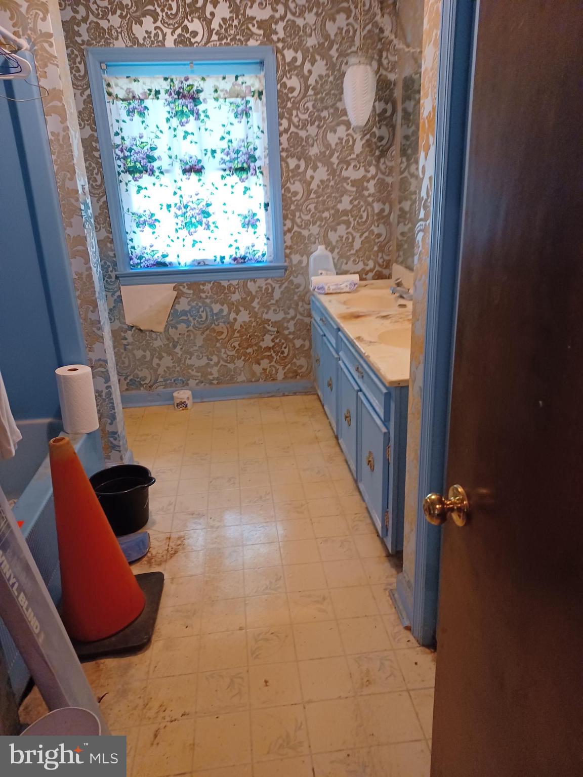 HALFWAY - Residential