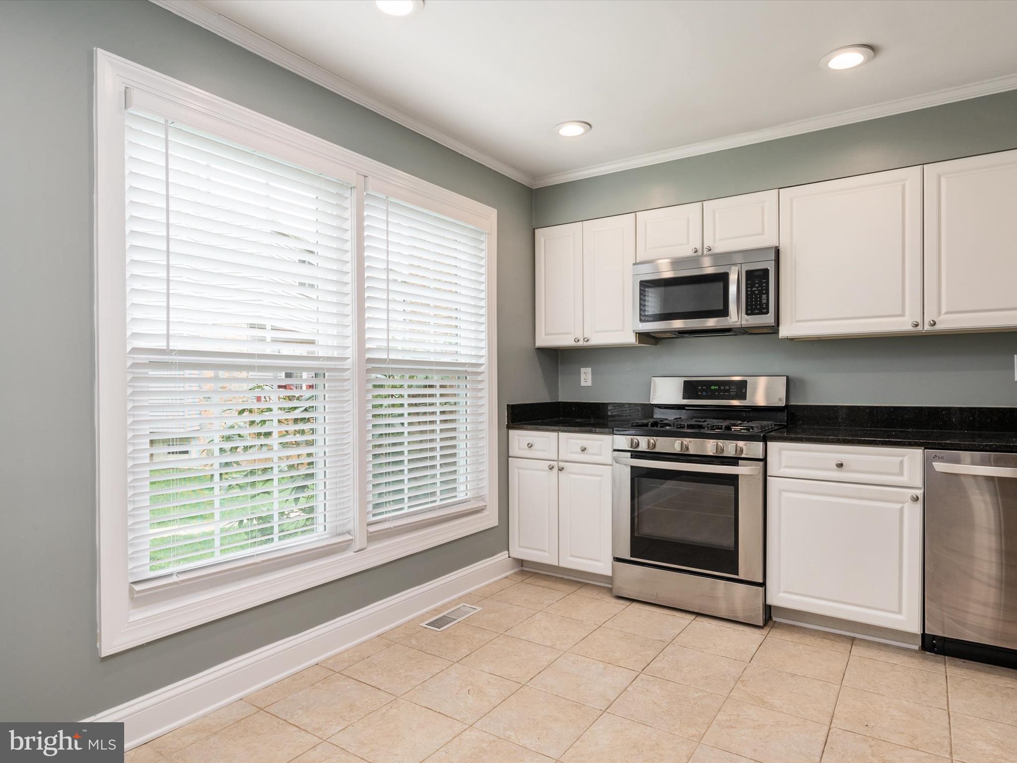 BAY HILLS - COLONIAL RIDGE - Residential Lease