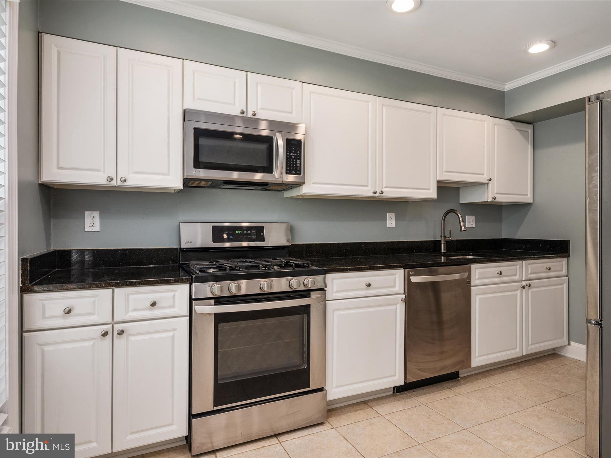 BAY HILLS - COLONIAL RIDGE - Residential Lease