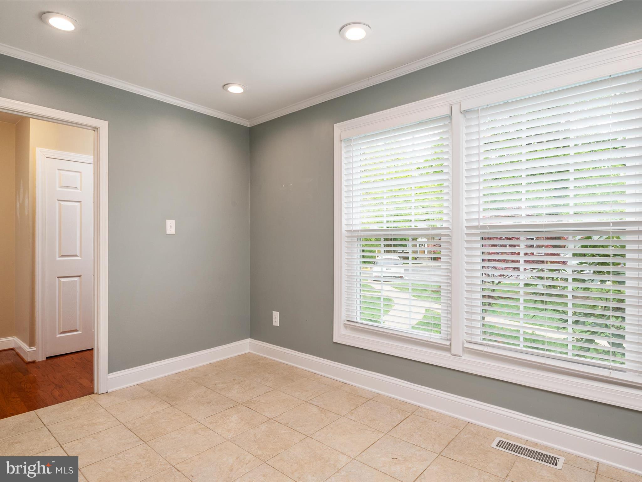 BAY HILLS - COLONIAL RIDGE - Residential Lease