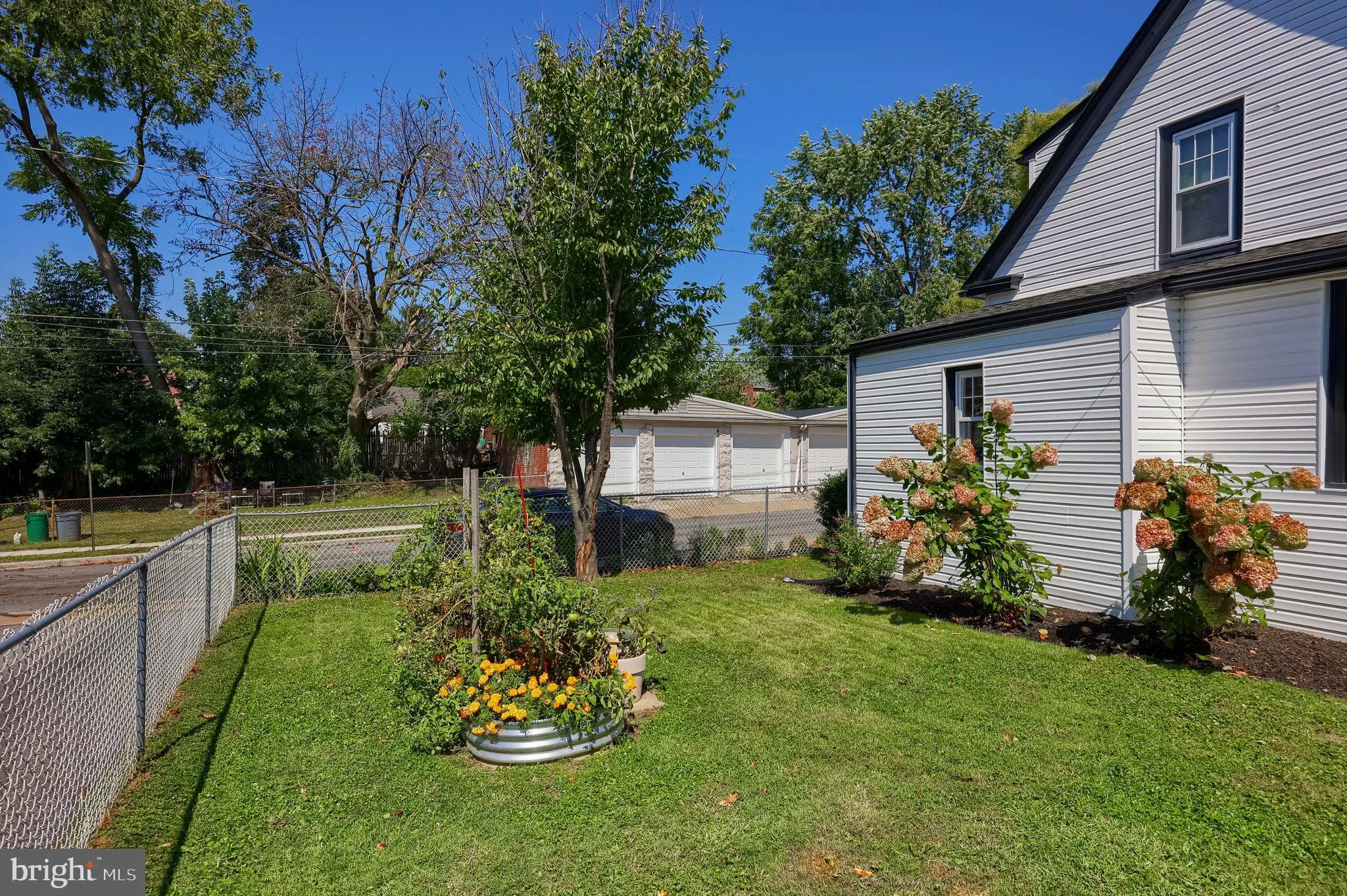 Lancaster, Pennsylvania 17603, United States, 3 Bedrooms Bedrooms, ,2 BathroomsBathrooms,Residential,Active,215425