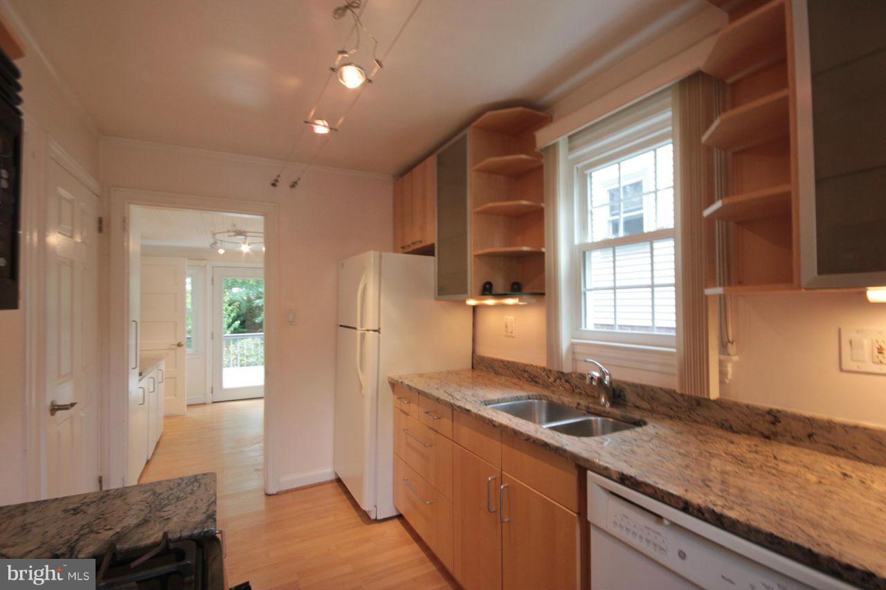 ALCOVA HEIGHTS - Residential Lease