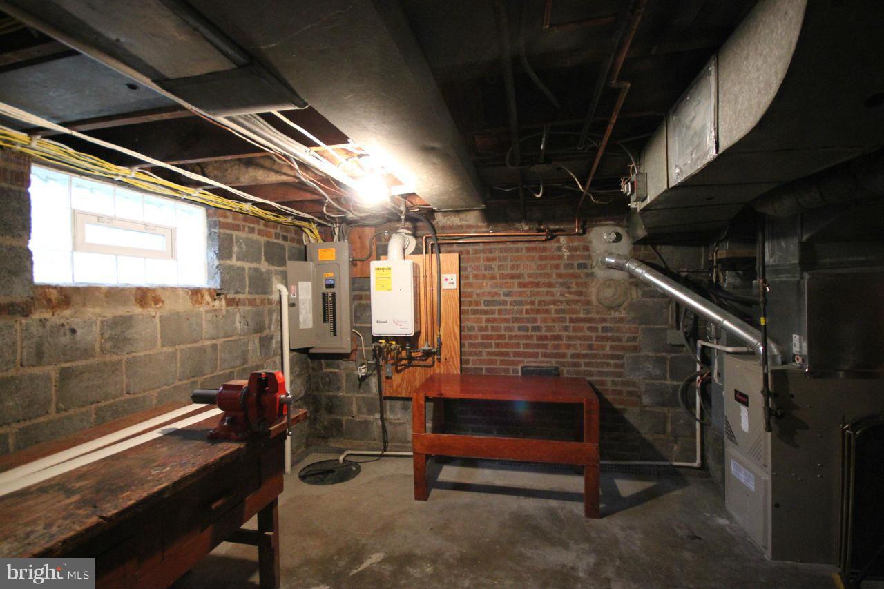 ALCOVA HEIGHTS - Residential Lease