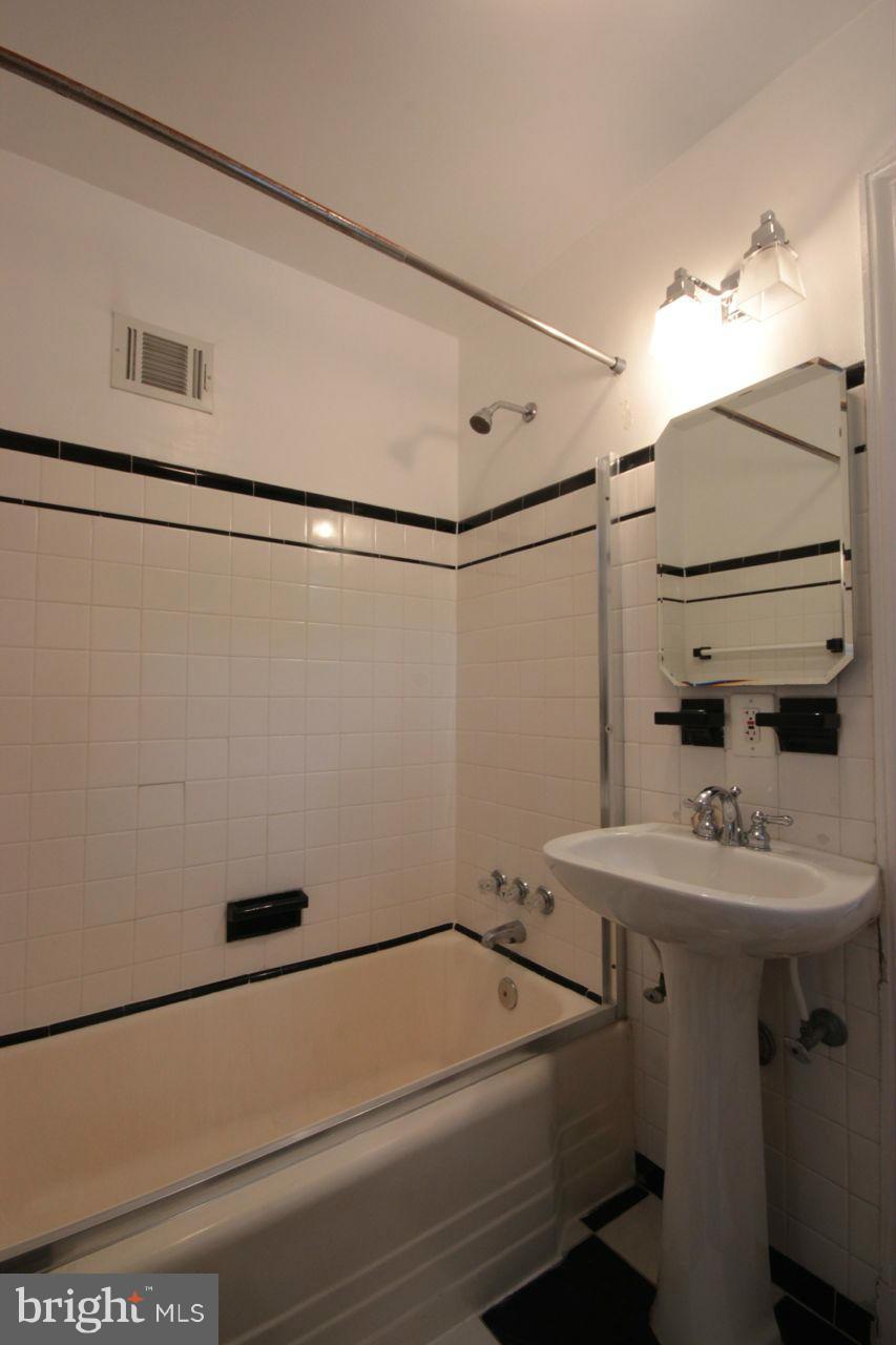 ALCOVA HEIGHTS - Residential Lease