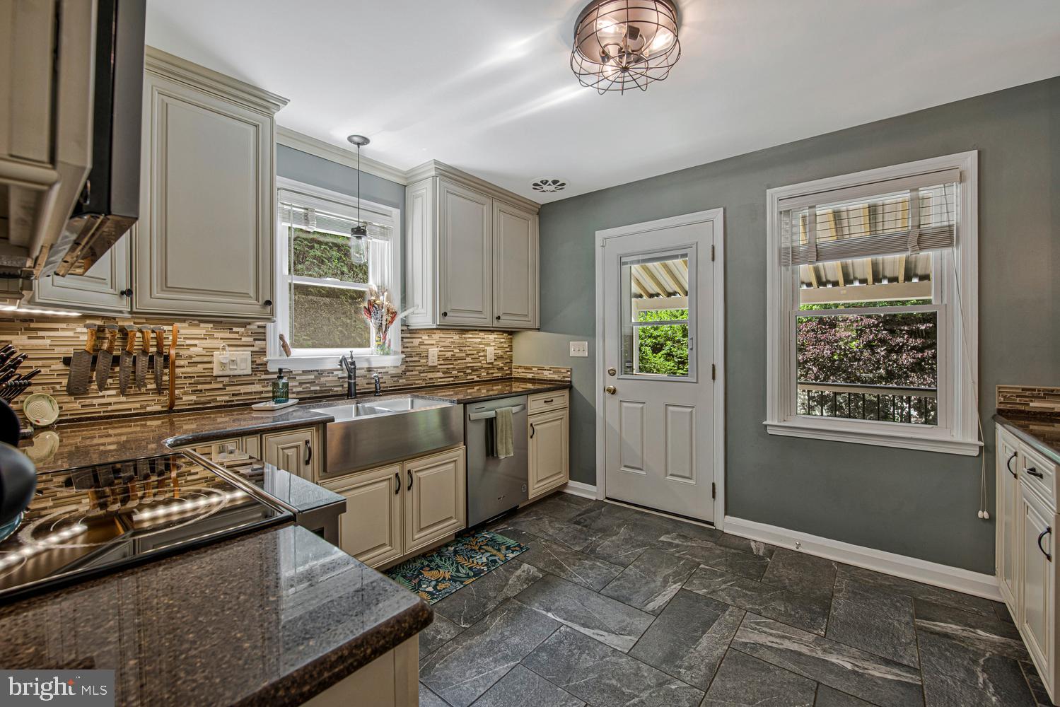 DULANEY MANOR - Residential
