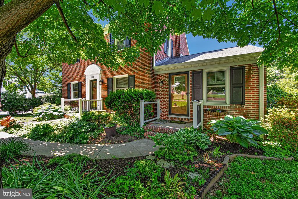 Photo of 902 Locustvale Road, TOWSON, MD 21204 (MLS # MDBC2164176)