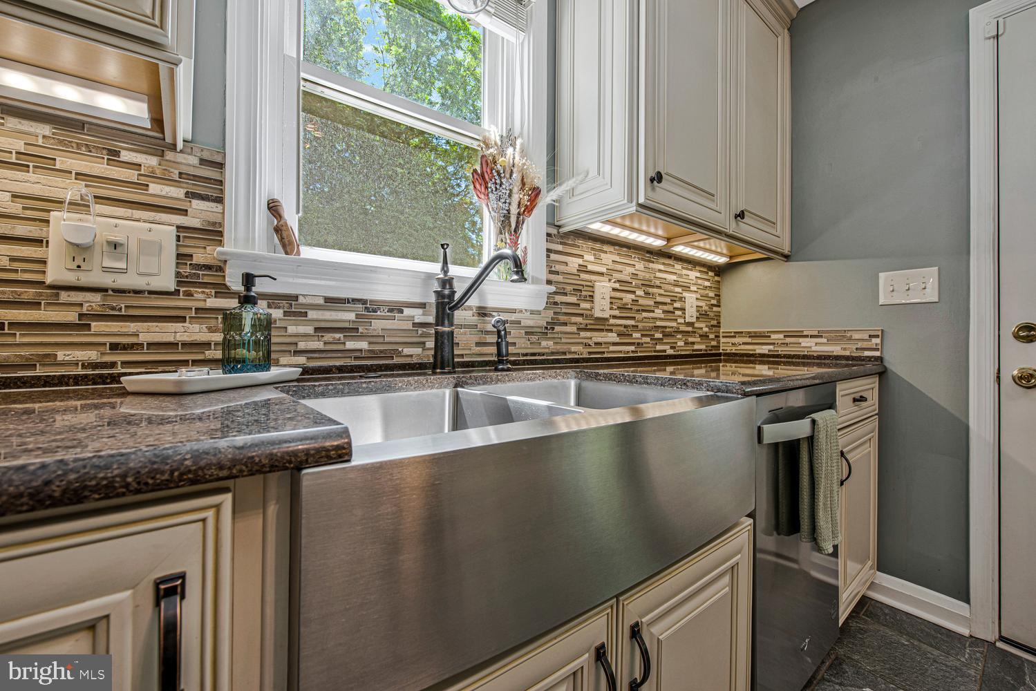 DULANEY MANOR - Residential