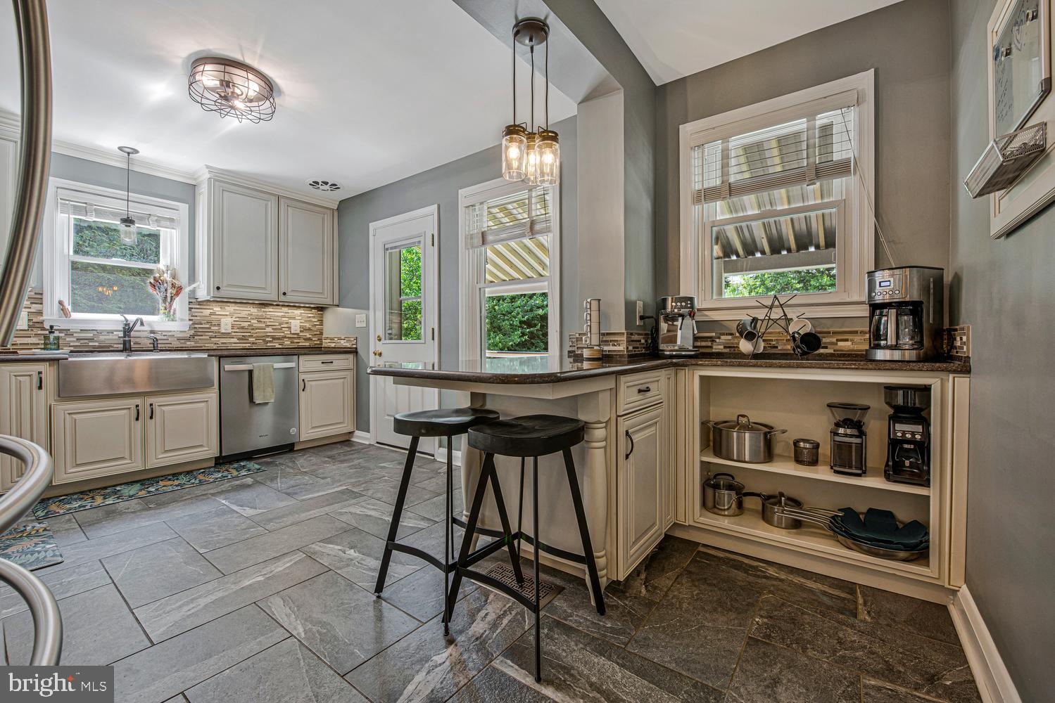 DULANEY MANOR - Residential