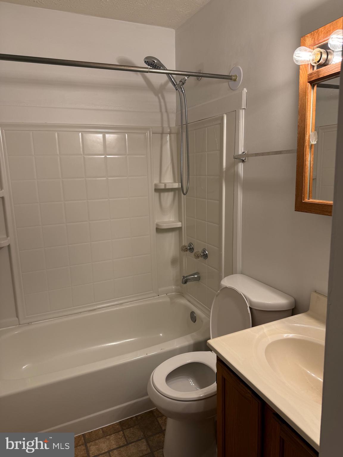 ULMSTEAD GARDENS - Residential Lease