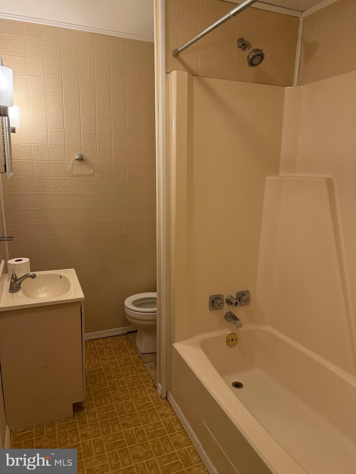 ULMSTEAD GARDENS - Residential Lease