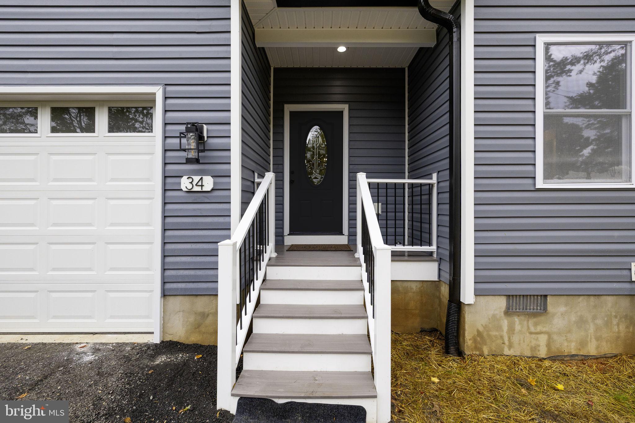34 CIRCLE LANE