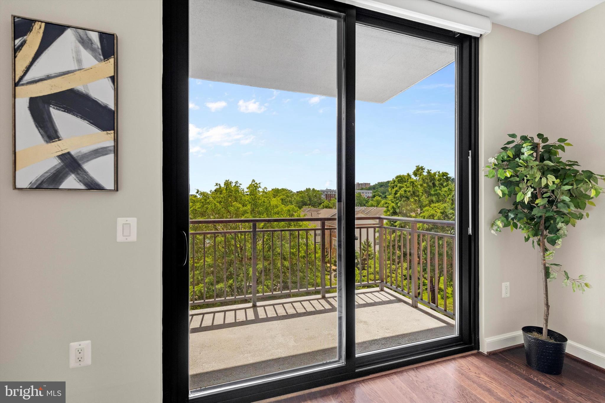 MIDTOWN ALEXANDRIA STATION CONDOMINIUM - Residential