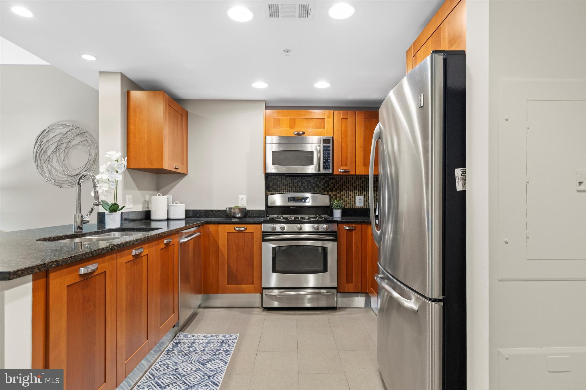 MIDTOWN ALEXANDRIA STATION CONDOMINIUM - Residential