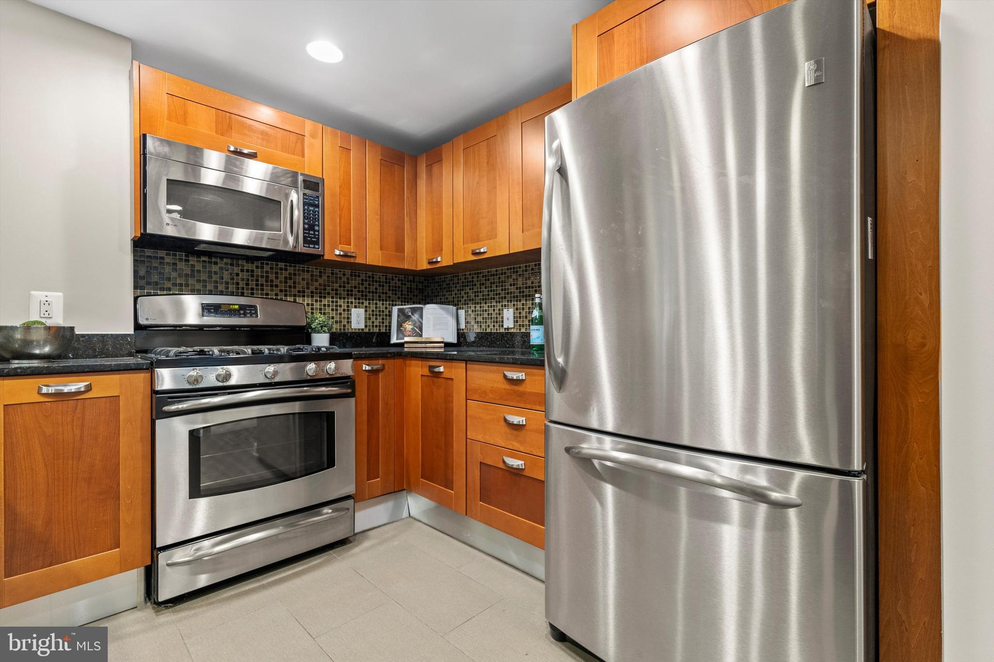 MIDTOWN ALEXANDRIA STATION CONDOMINIUM - Residential