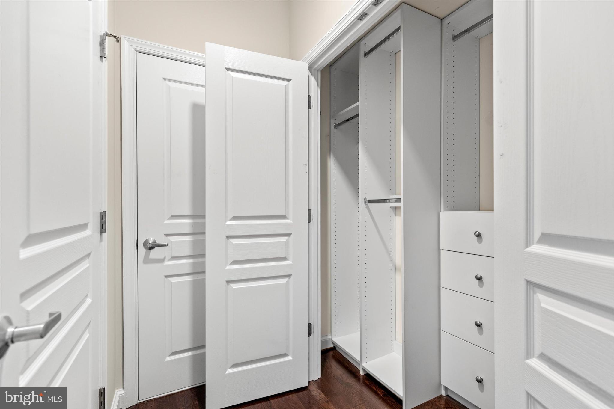 MIDTOWN ALEXANDRIA STATION CONDOMINIUM - Residential