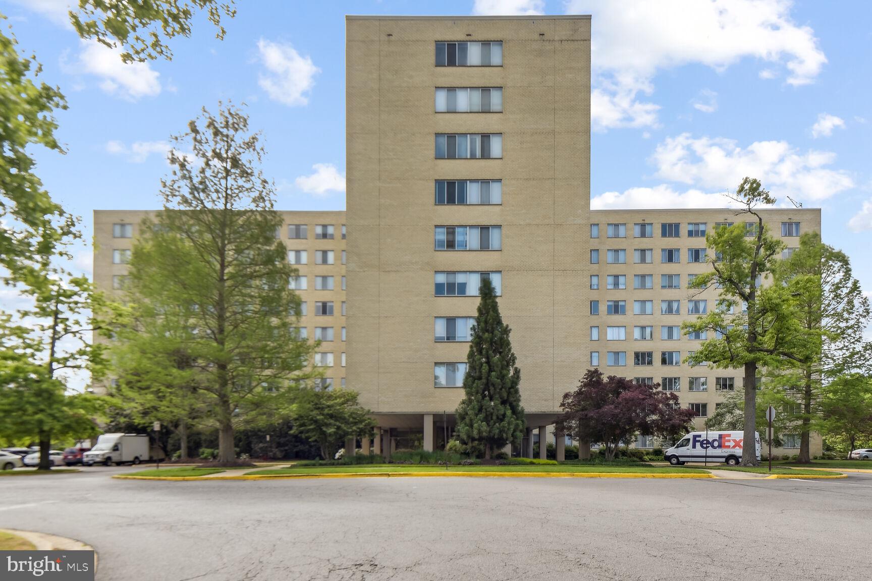 RIVER TOWERS - Residential