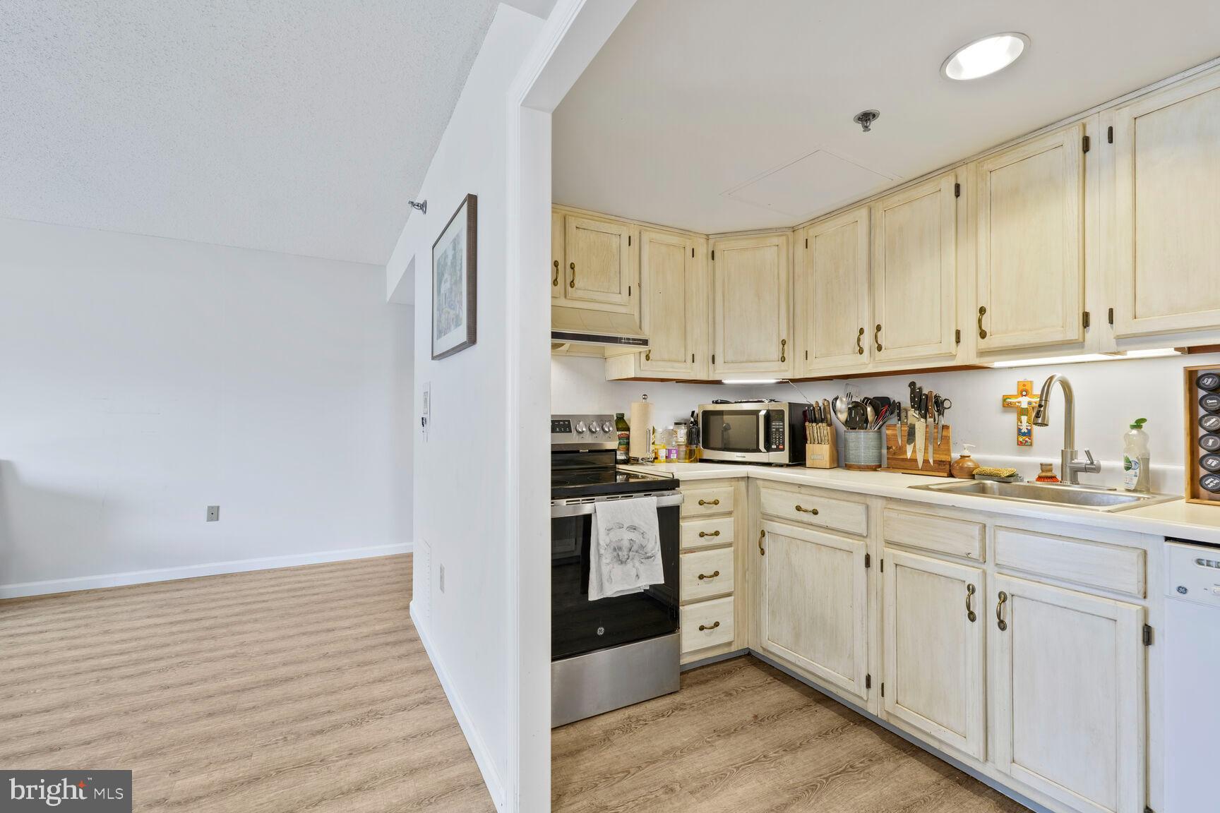 900 N TAYLOR STREET 1424