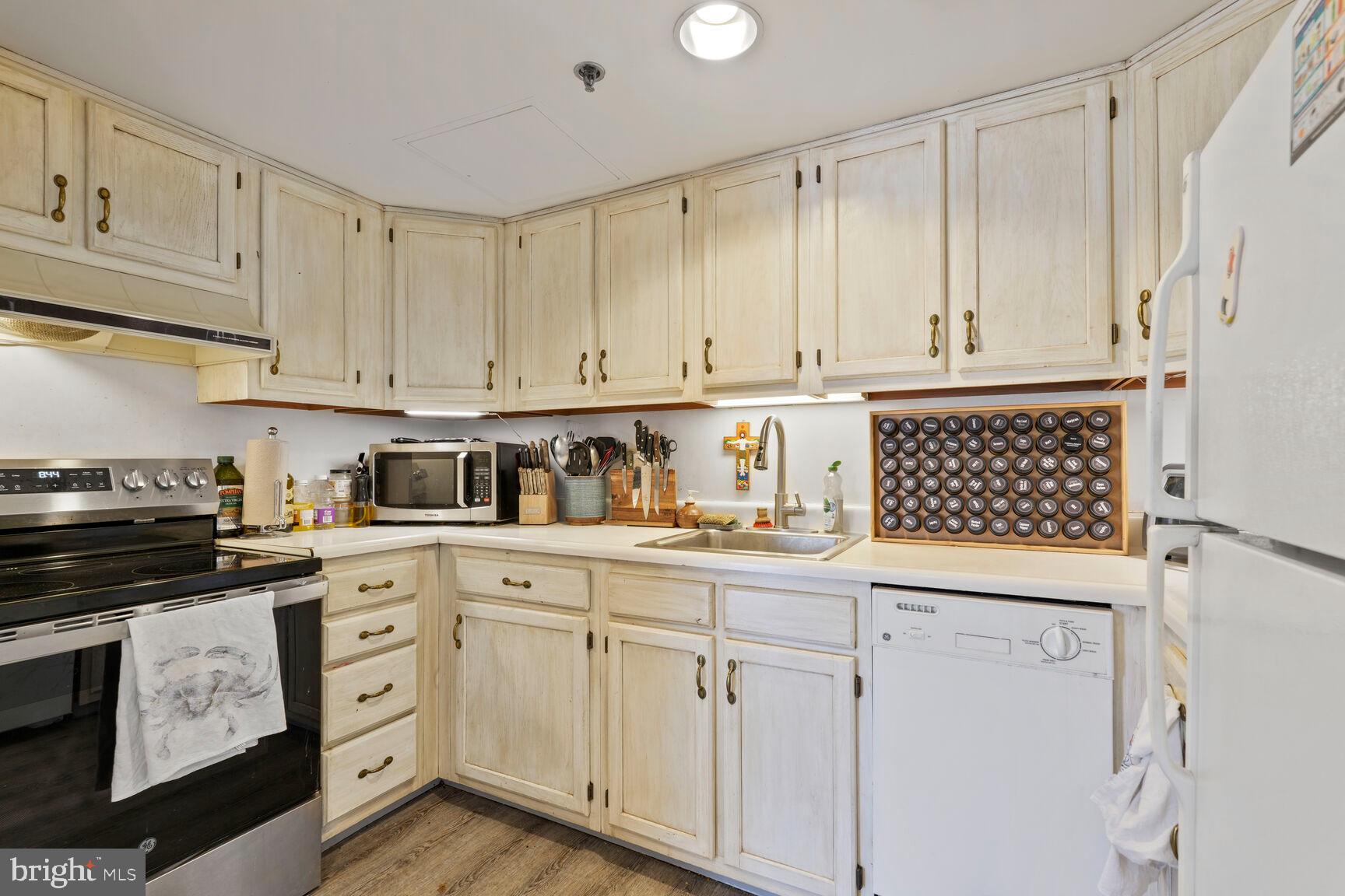 THE JEFFERSON - SUNRISE SENIOR LIVING - Residential Lease