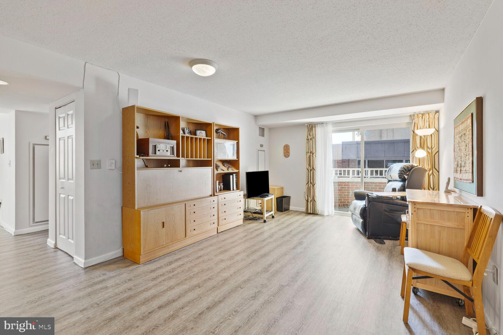 900 N TAYLOR STREET 1424