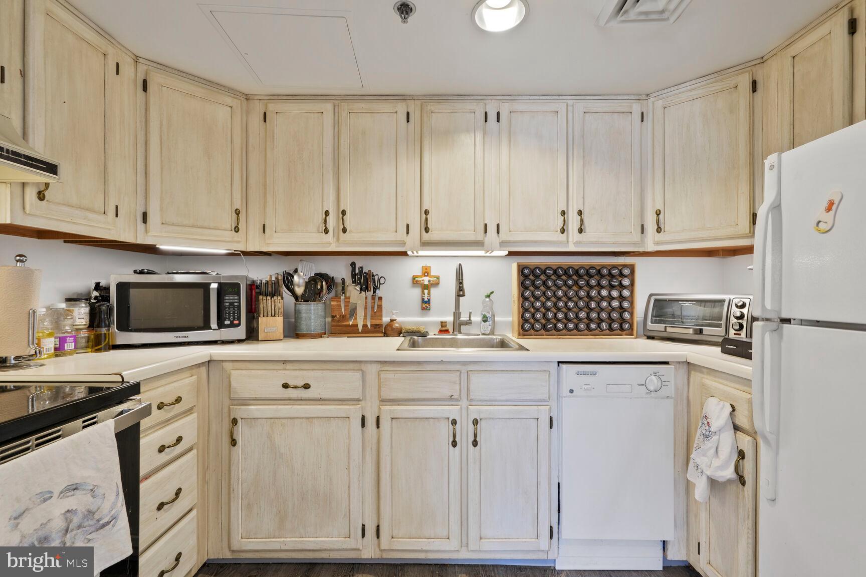 THE JEFFERSON - SUNRISE SENIOR LIVING - Residential Lease