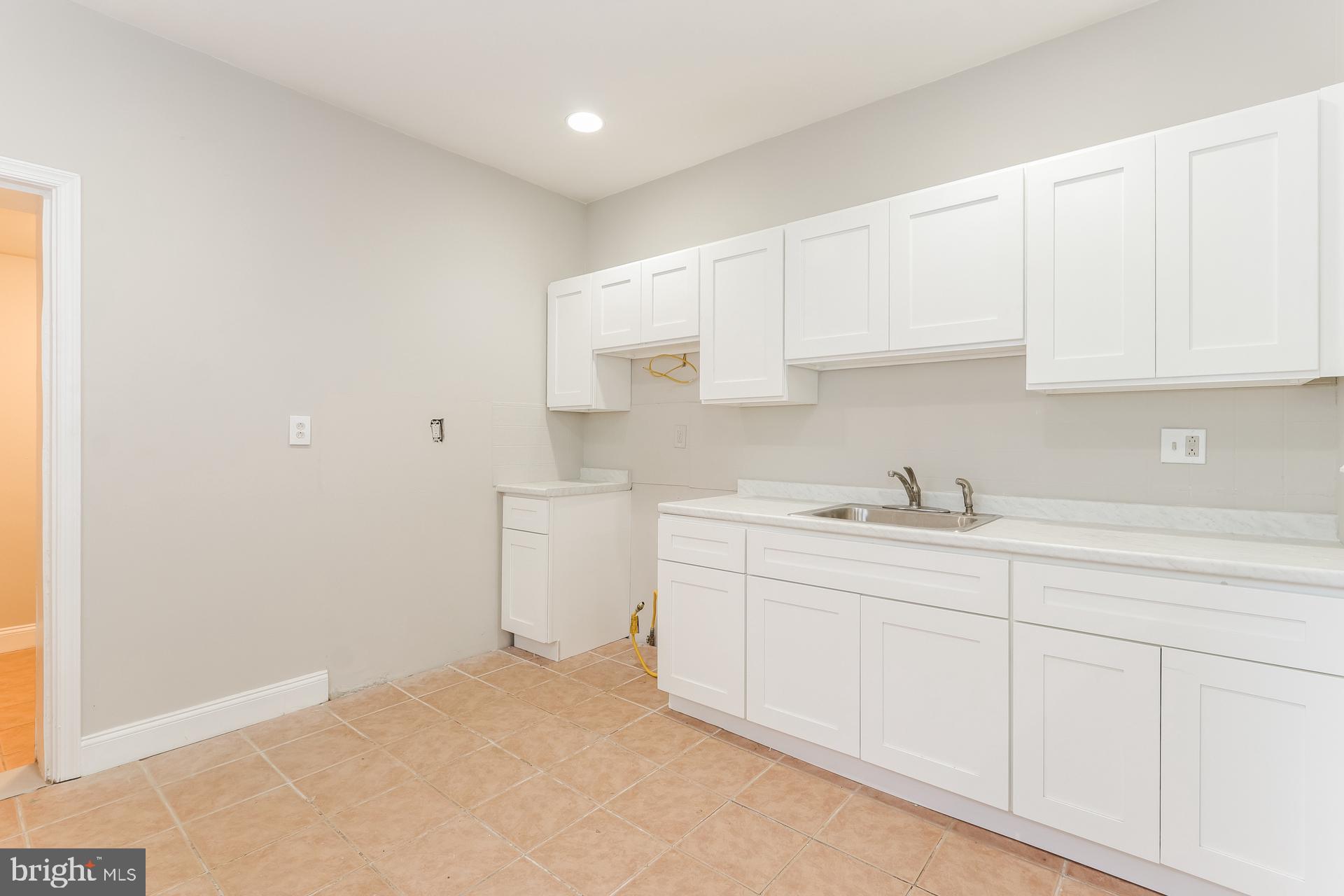 STRAWBERRY MANSION - Residential Lease