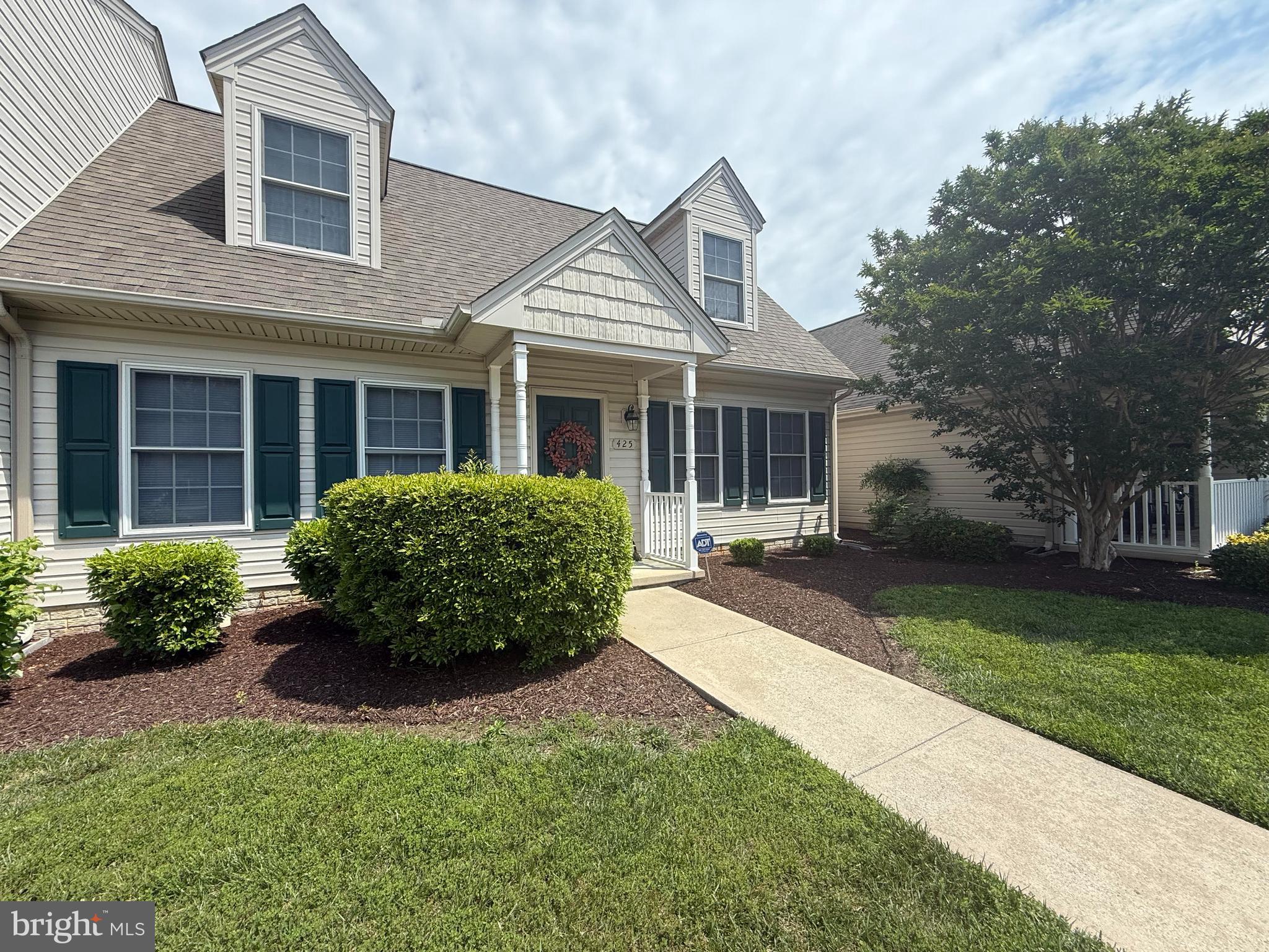 425 LINDENHURST COURT