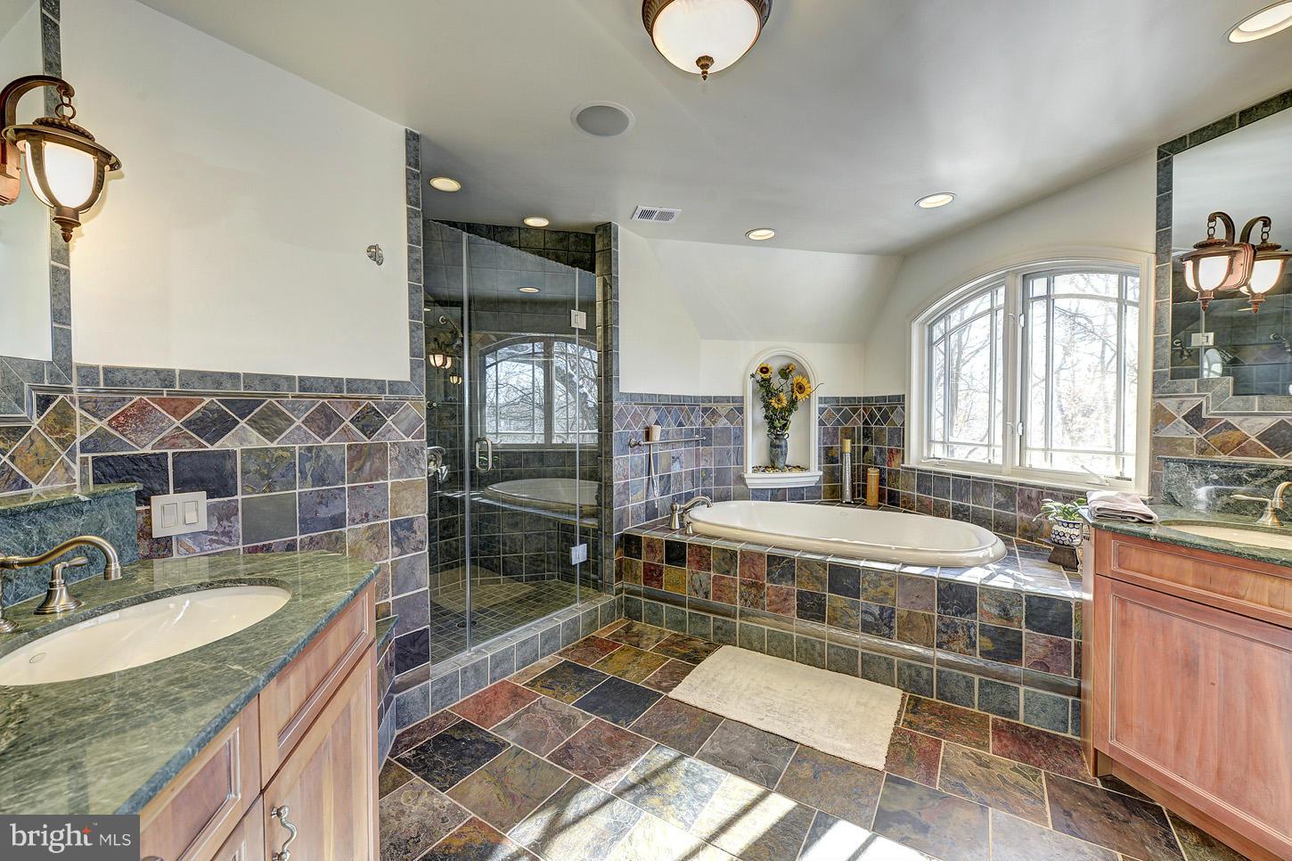 RIVER FALLS - Residential Lease