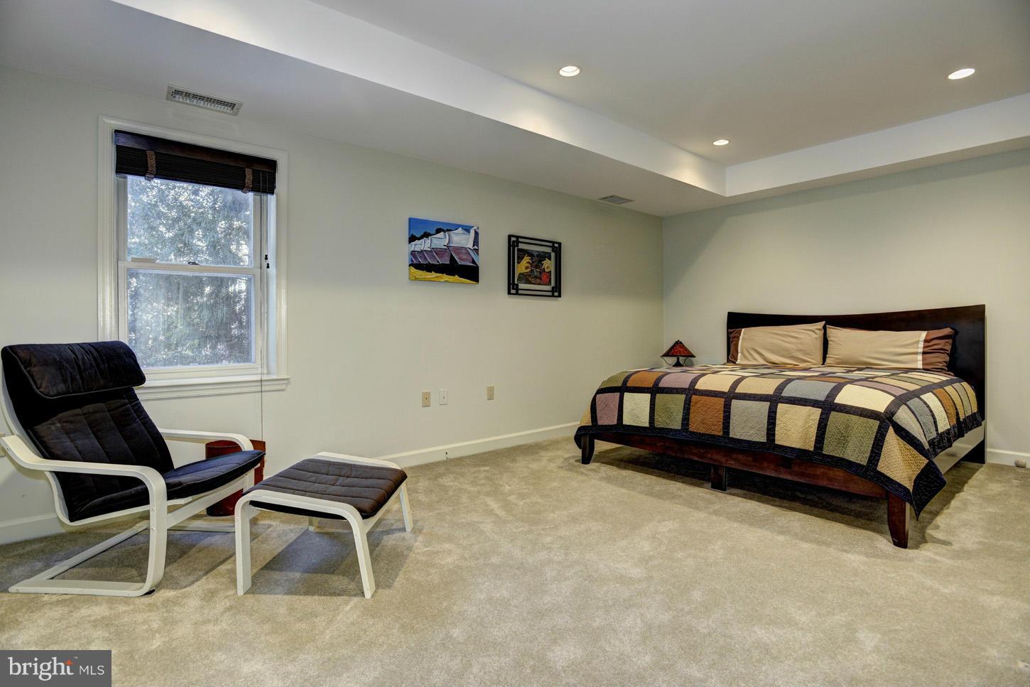 RIVER FALLS - Residential Lease