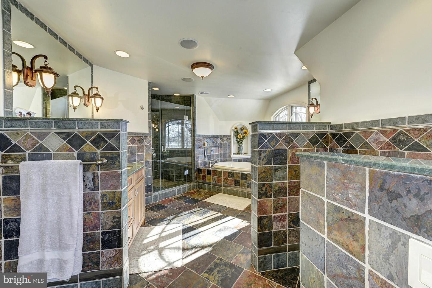 RIVER FALLS - Residential Lease