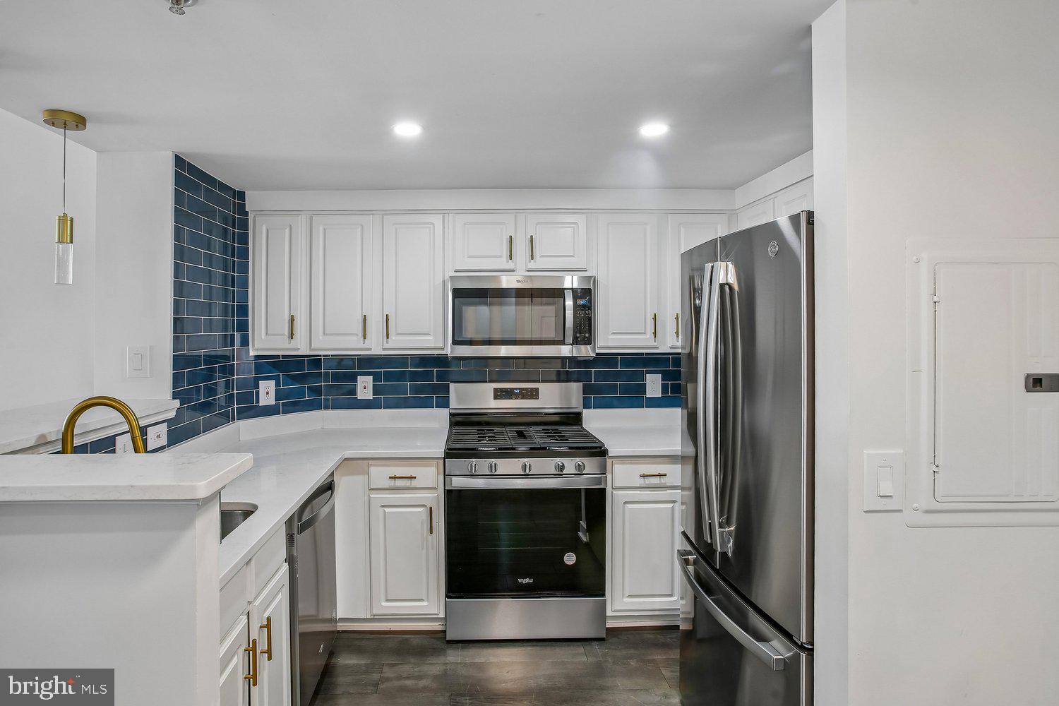 3830 9TH STREET N 804W