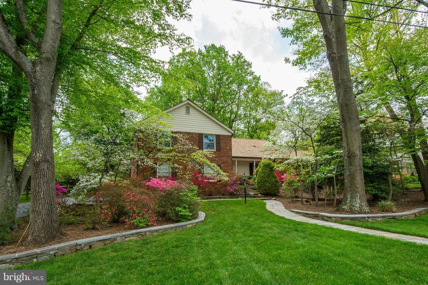Wonderful Original Owners have lovingly cared for & updated this terrific, brick split lvl in popular Ashleigh on a spectacular 1/2 setting full of azaleas, dogwoods, glorious gardens. Exceptional spaces incl front porch; beamed & vaulted ceiling FR w/brick wall FP; all glass solarium & a finished top floor BR/playroom. All new stainless steel appliances in the kitchen. Quiet cul-de-sac location.
