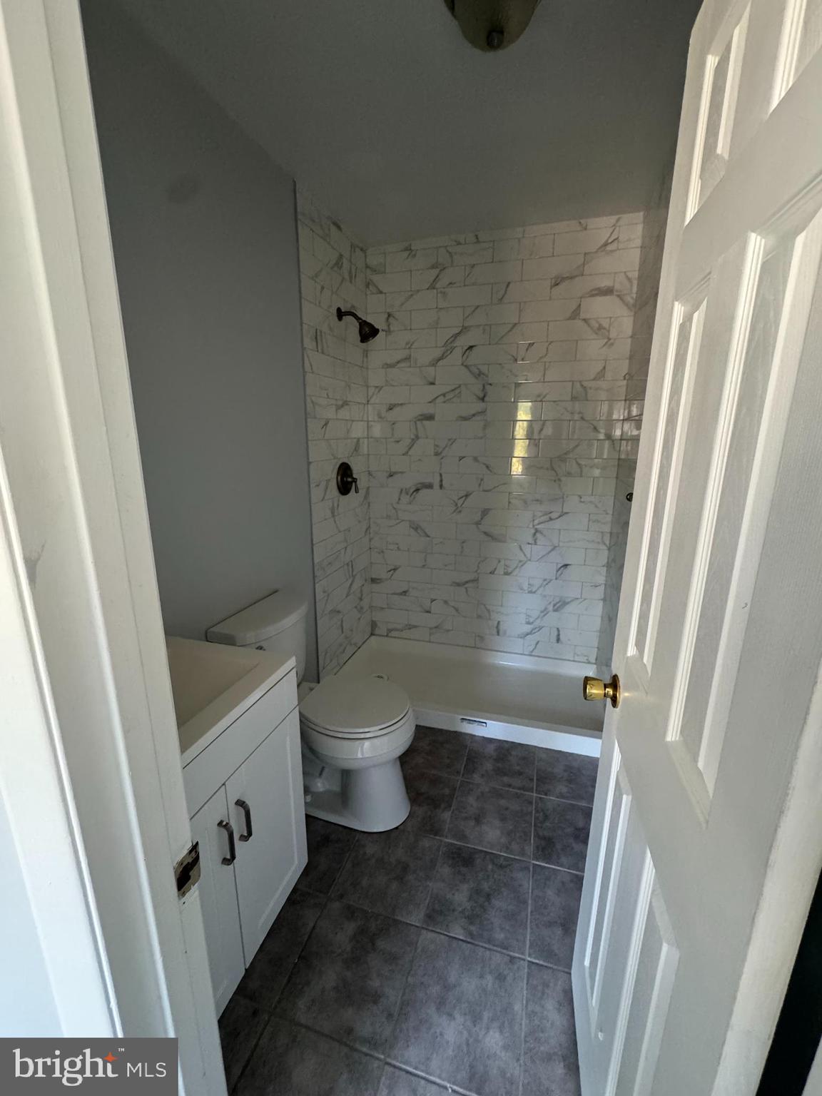 WHISPERING WOODS - Residential Lease