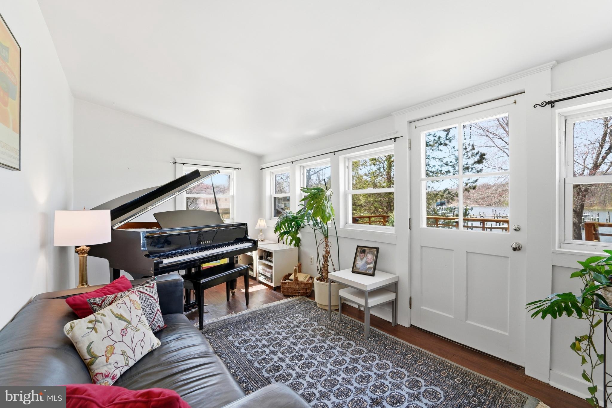 CEDAR BEACH - Residential
