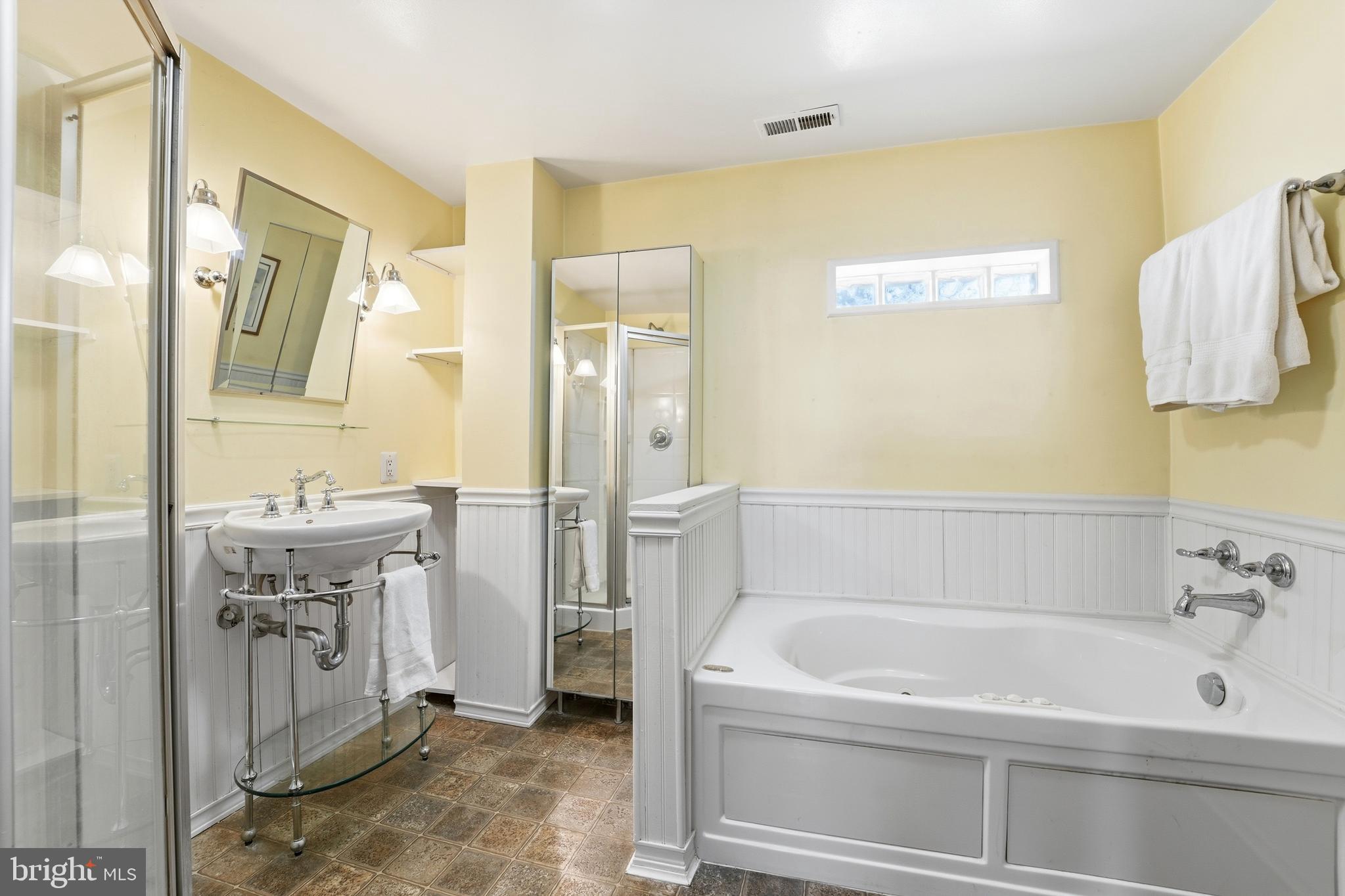 CEDAR BEACH - Residential