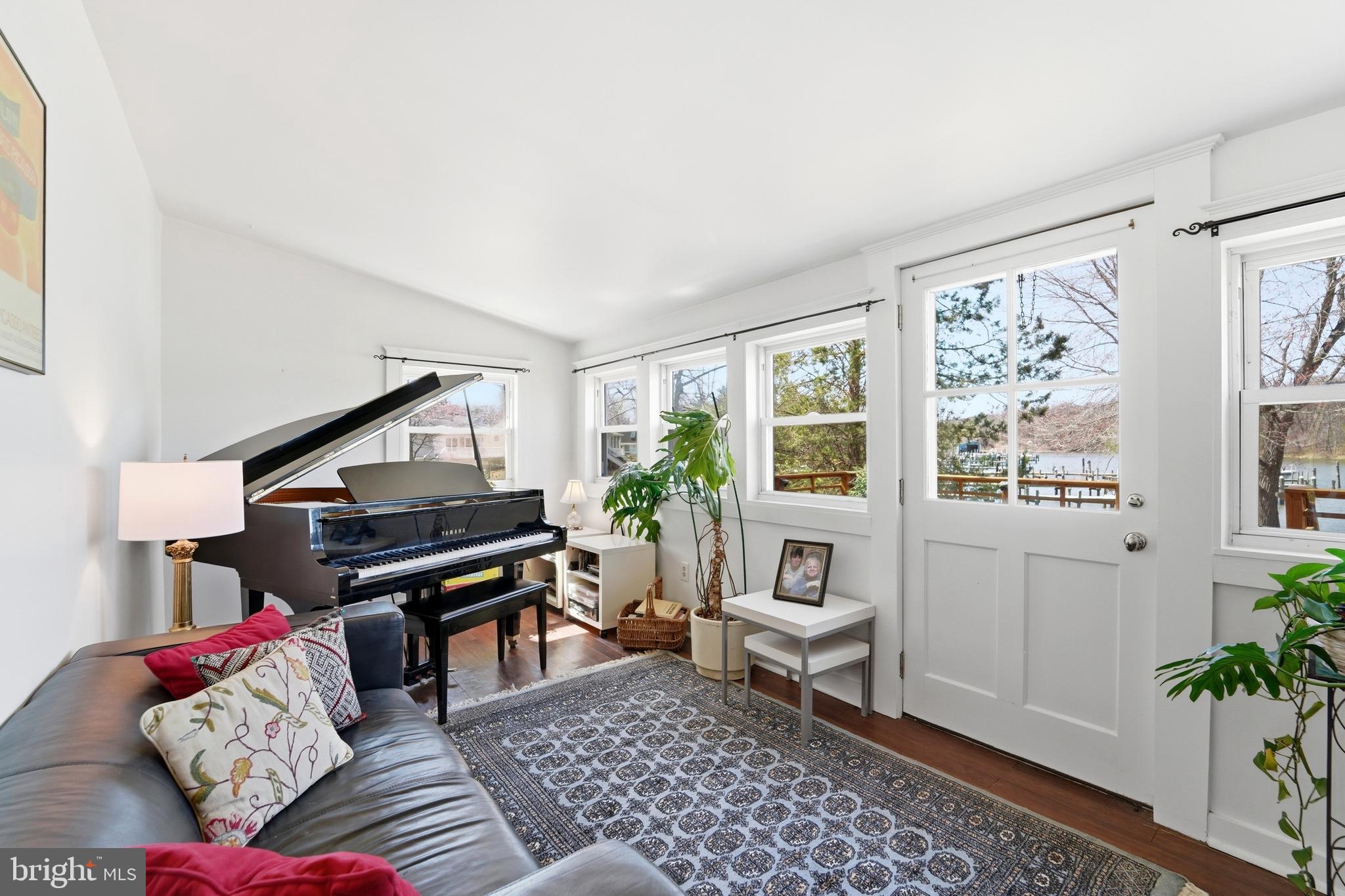 CEDAR BEACH - Residential