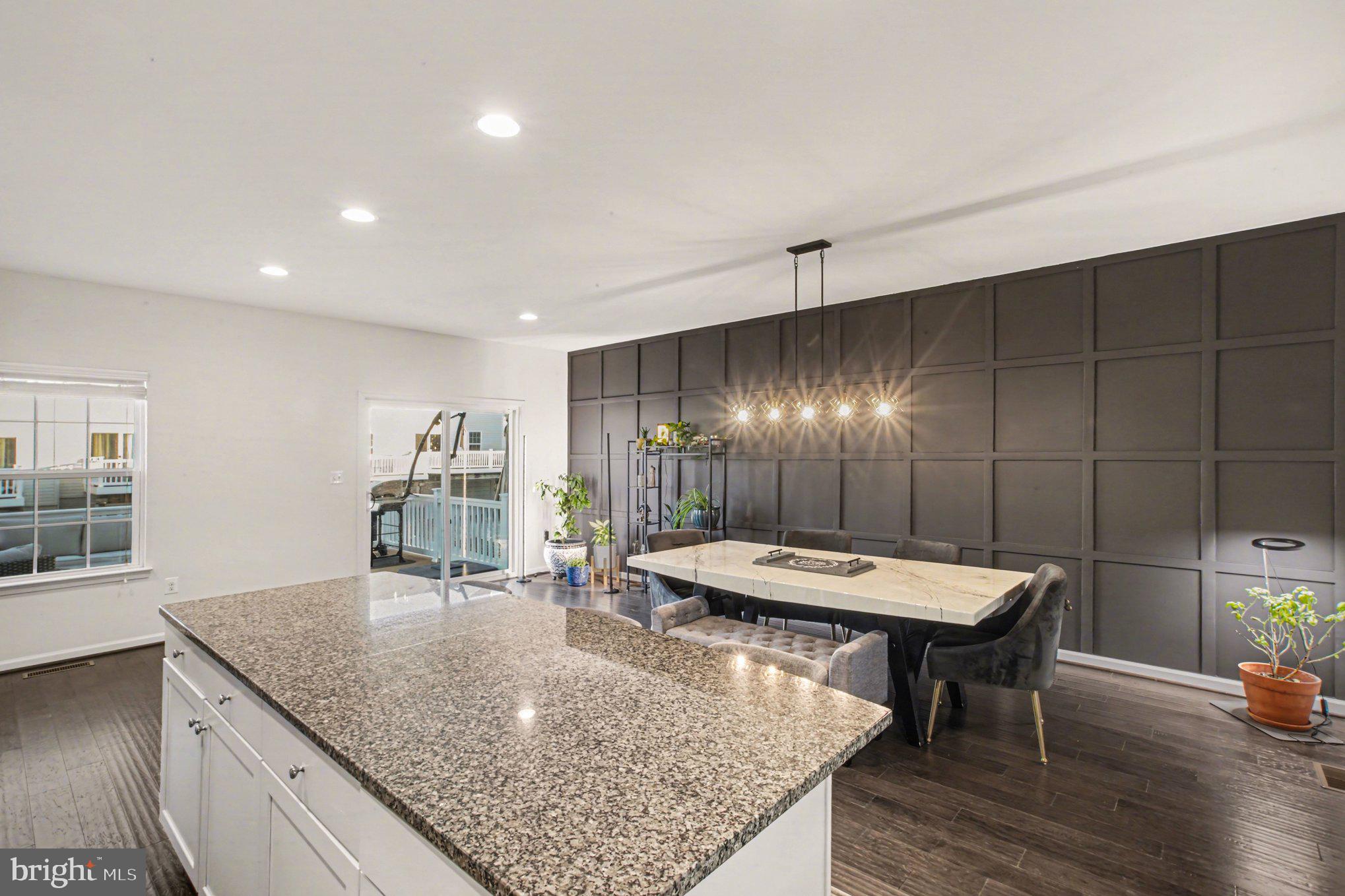 GOVERNORS ROW - Residential